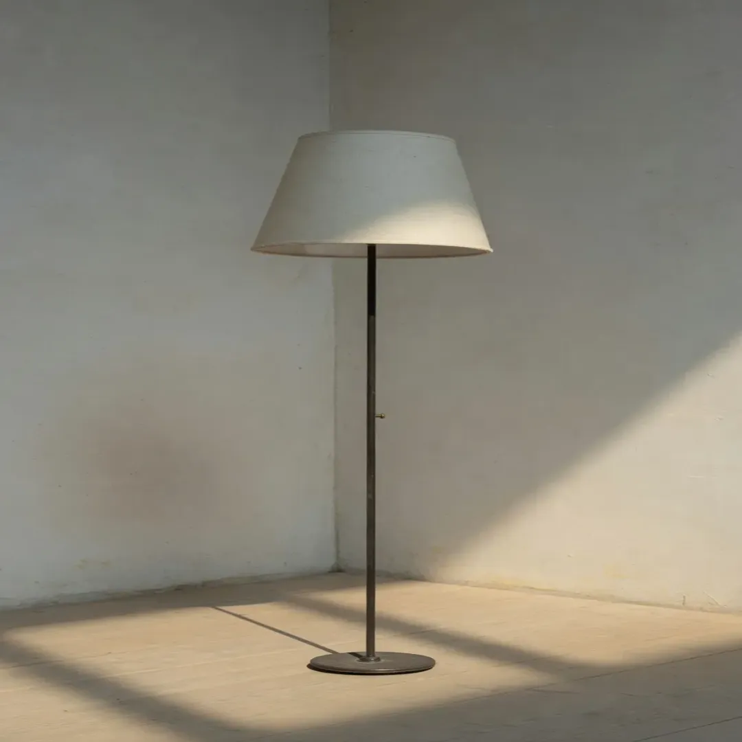 The floor lamp stretched wider to a 1080 by 1080 square